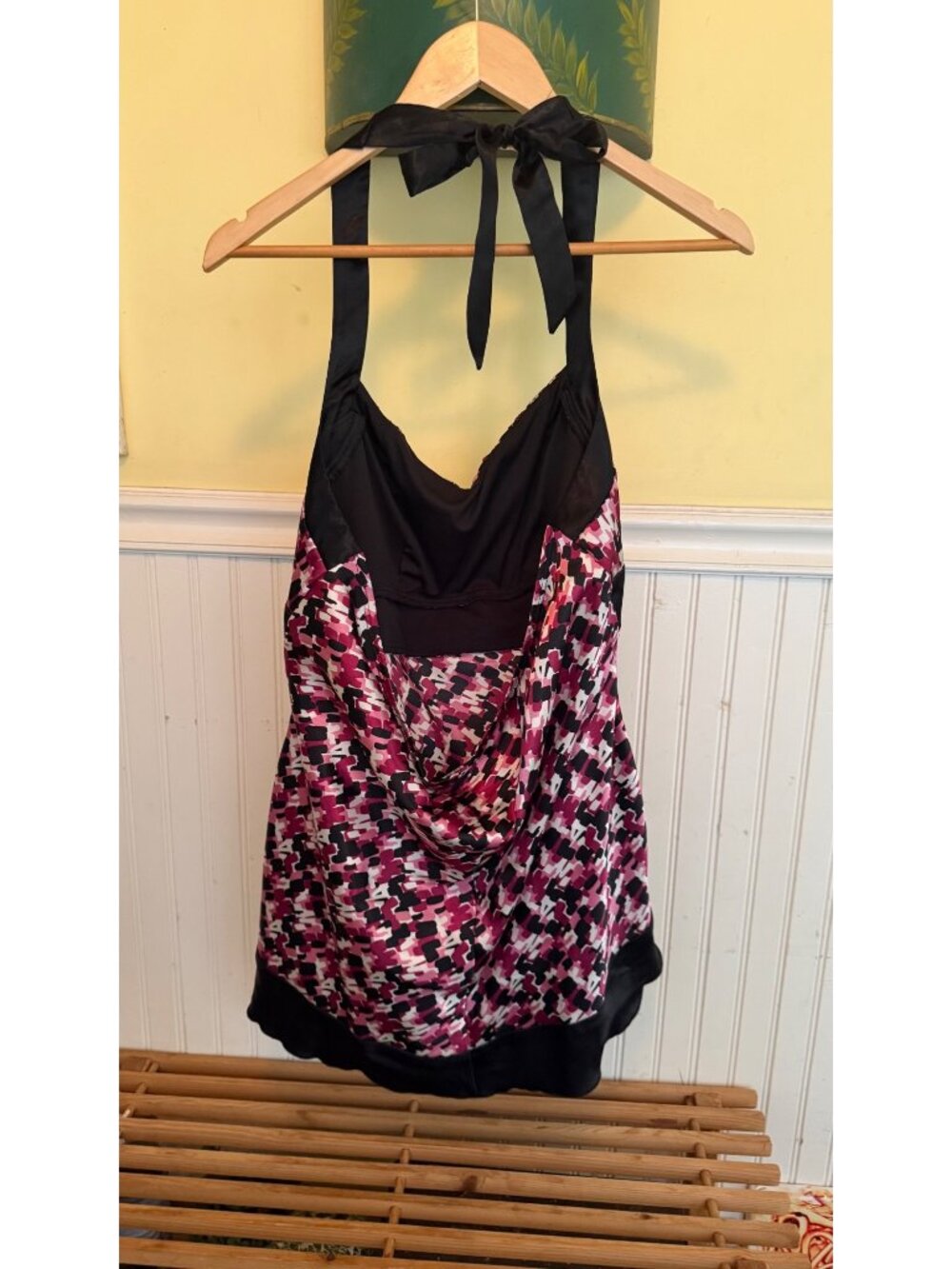 Studio 1940 Womens Halter Top With Black Trim & Abstract Pink Print XL